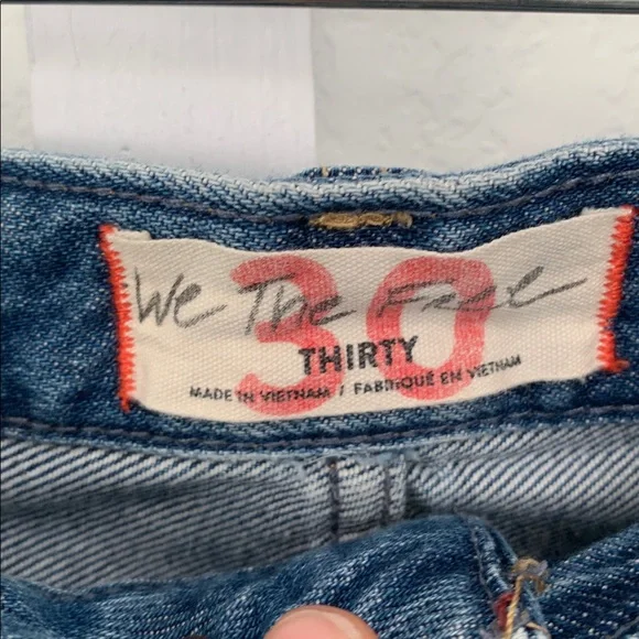 We the Free Romeo Rolled Distressed Blue Jean Shorts Size 30 - Picture 4 of 10